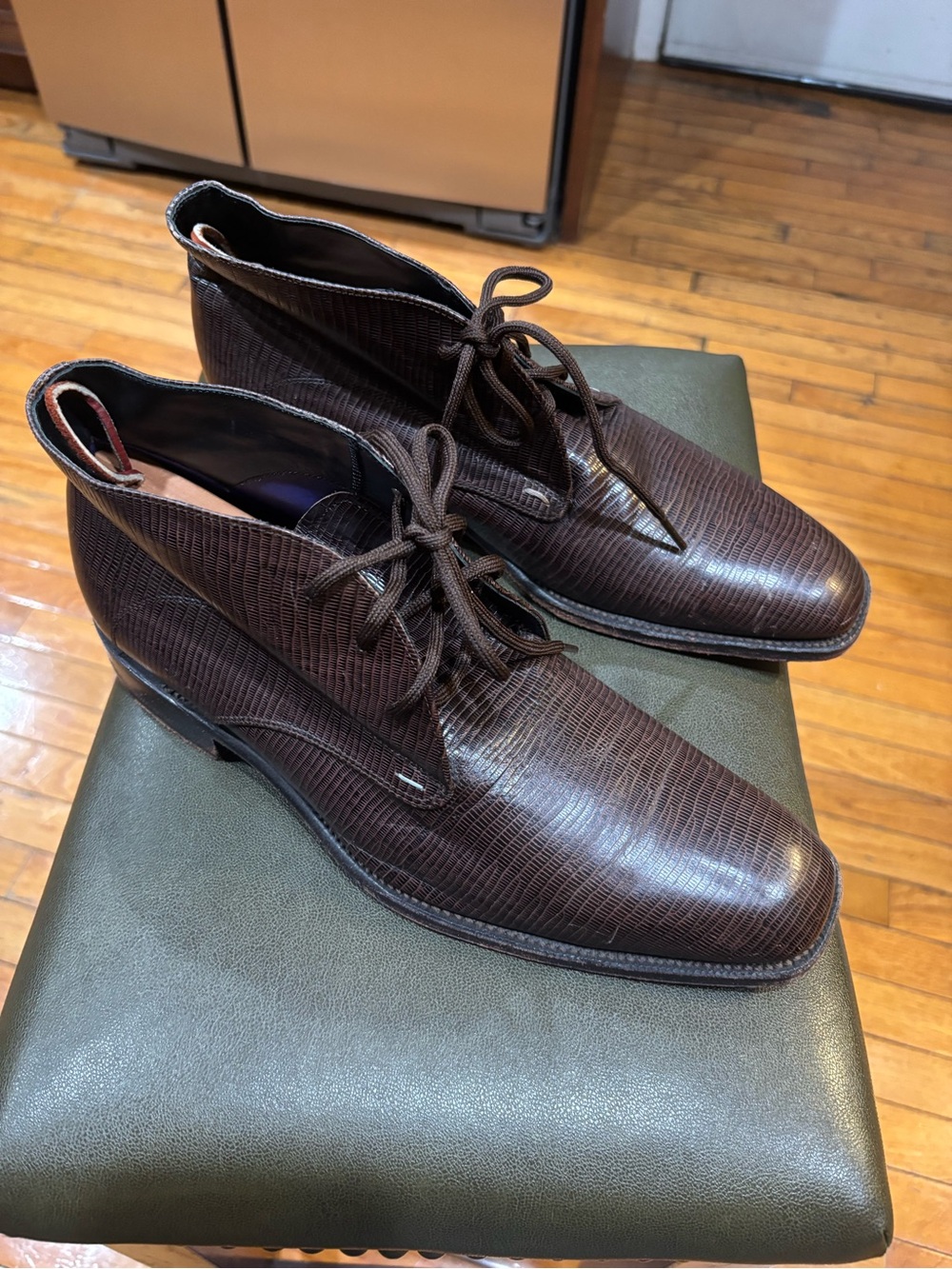 PAUL BROWN HAND CRAFTED EMBOSSED LEATHER LACE-UP. CHUKKA BOOTS EU43/US9